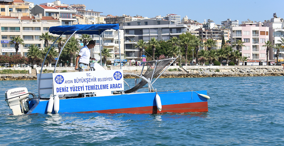 Aydın Büyükşehir Belediyesi sahillerde temizlik çalışması başlattı