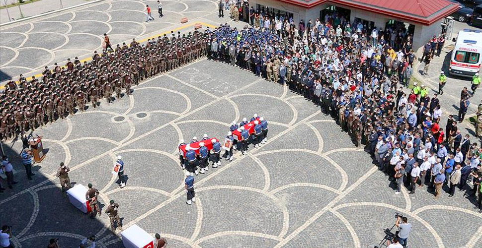 Siirt'teki operasyonda şehit olan 2 polis için tören