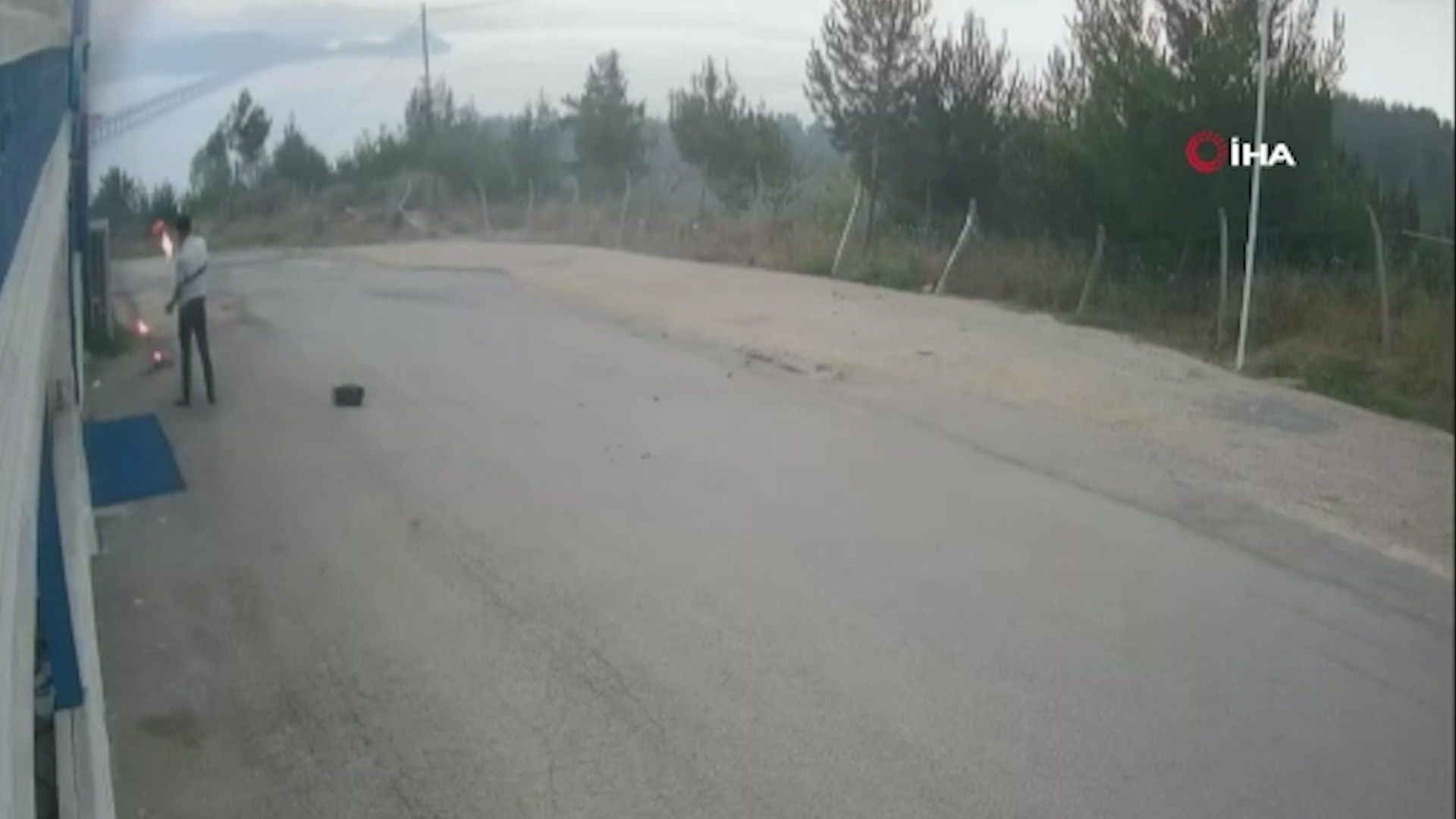 Hesap almayan iş yerini kurşunlayıp molotof attı: İş yeri sahibi tarafından böyle vuruldu