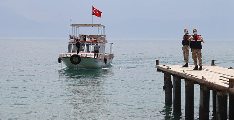 Van Gölü'nde batan tekneden çıkartılan ceset sayısı 40 oldu
