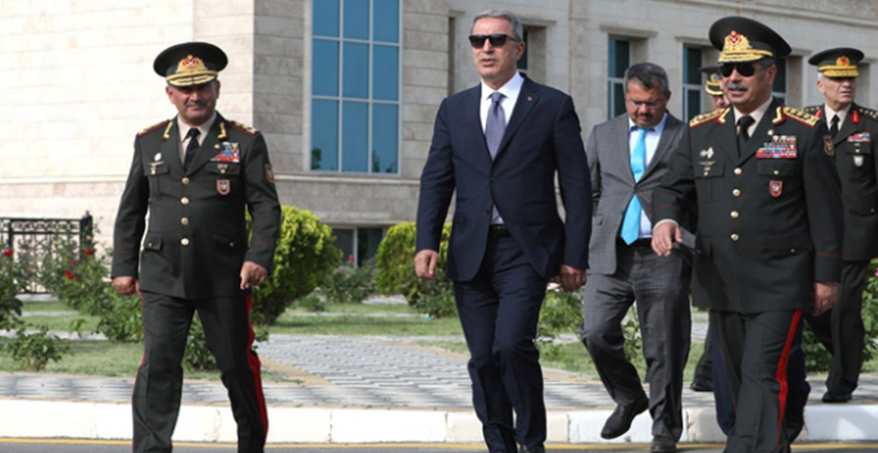 Bakan Akar, Nahçivan Ordu Komutanı ile bir araya geldi