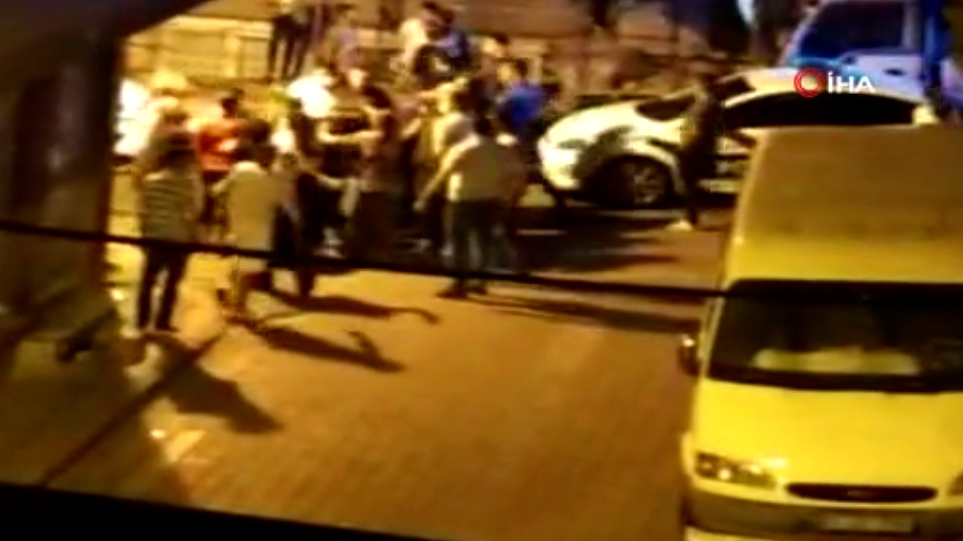 Yol verme kavgasında sokak savaş alanına döndü