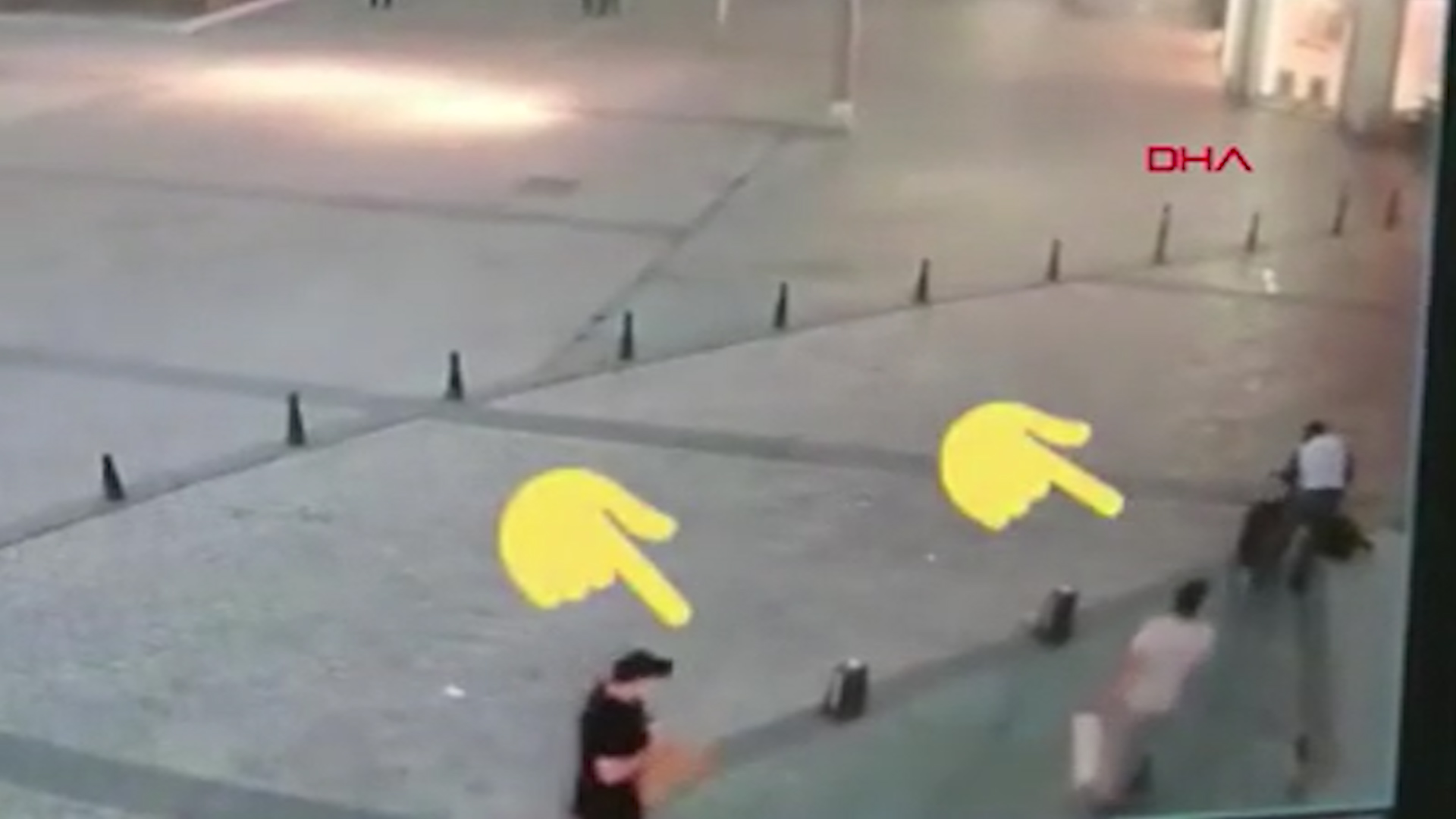 Beyoğlu'nda iki hırsız İngiliz turistin çantasını böyle çaldı