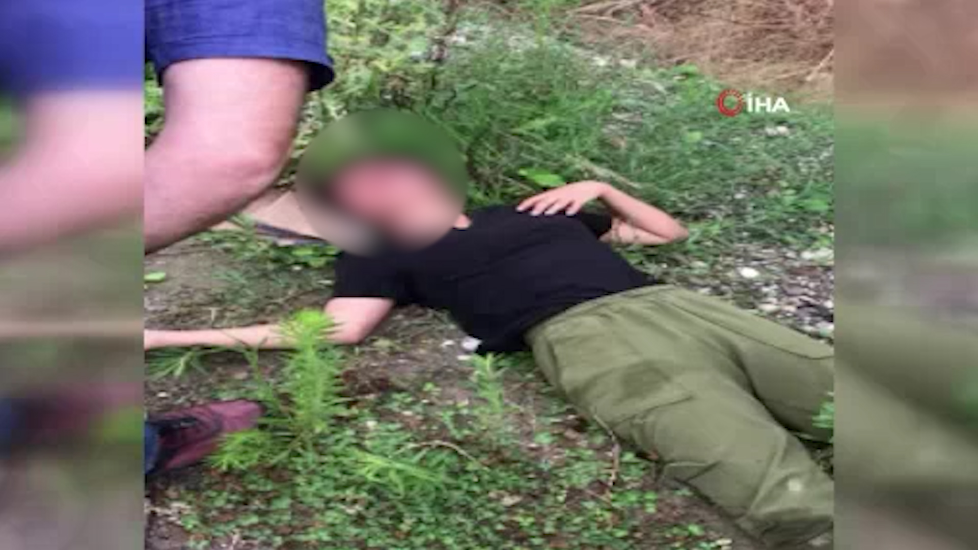 Sakarya'da genç kadını darp ederek yol kenarına attılar