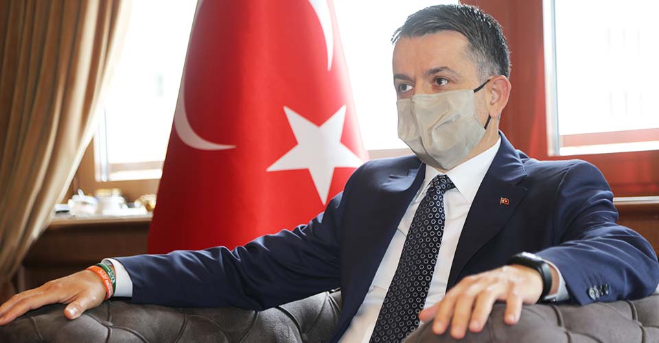 Pakdemirli'den gazetecilere: Boşuna beklemeyin, fındık fiyatını Cumhurbaşkanımız açıklayacak