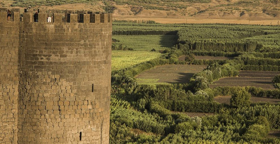Çalışmalar başladı! Diyarbakır'daki Keçi Burcu kültür mekanı olacak