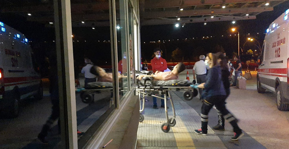 Çorum'da 19 yaşındaki genç oynadığı silahla kendini yaraladı