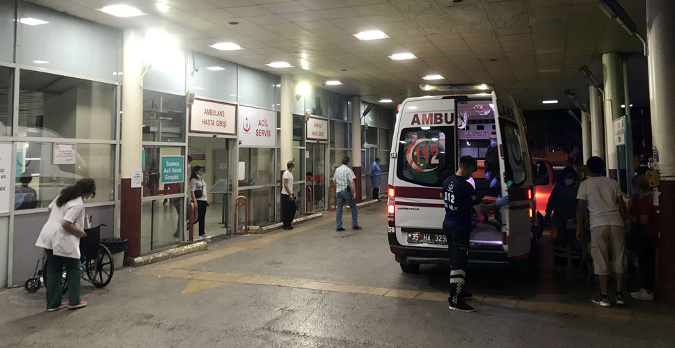 2 kişi arasındaki kavgada bıçaklar çekildi: Hayati tehlikeleri var