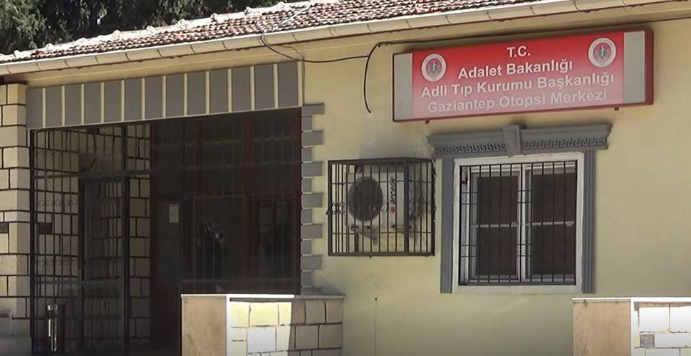 Yol verme kavgasında silahlar çekildi: Oğul öldü, anne ağır yaralı