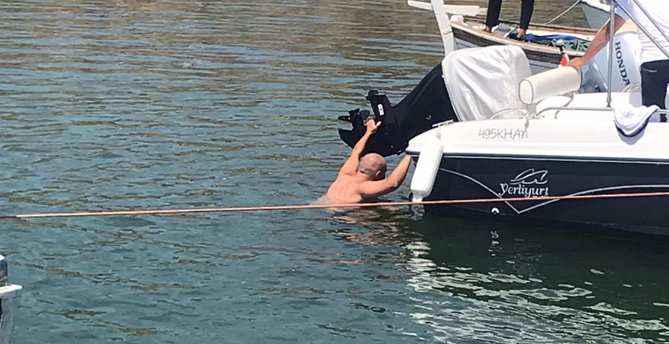 Serinlemek için girdiği denizde boğuldu