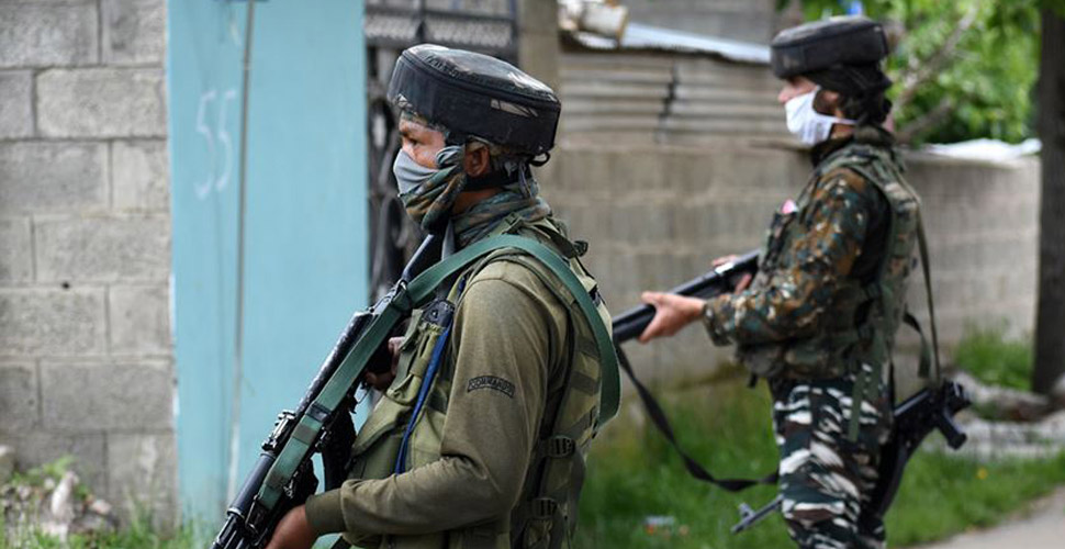 Keşmir'de  güvenlik güçleriyle direnişçiler arasında çatışma