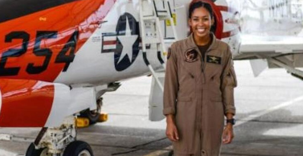 ABD’de ilk kez bir siyahi kadın, savaş uçağı pilotu oldu