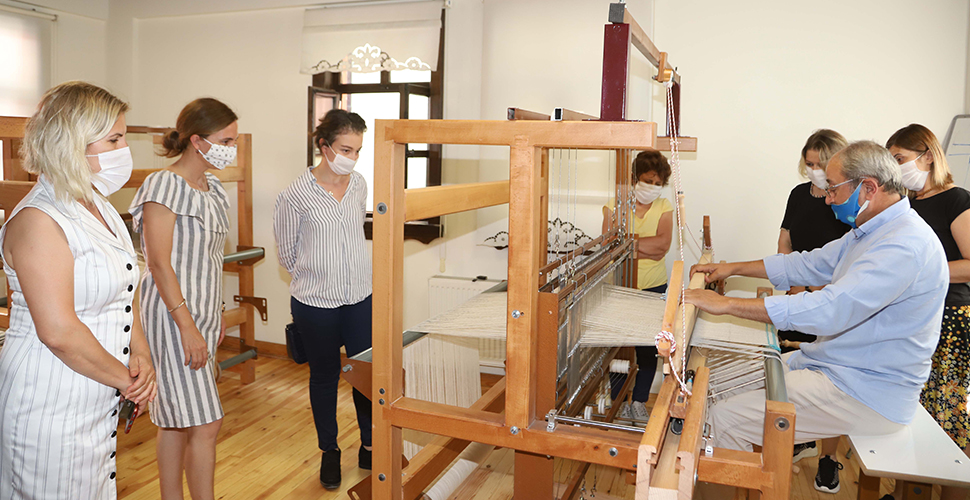 'Kadınlar aile ekonomilerine 'İpek Evi'nde eğitim alarak destek olacak'