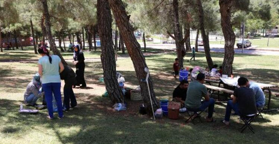Vaka sayısının arttığı Gaziantep'te mesire alanlarına akın ettiler