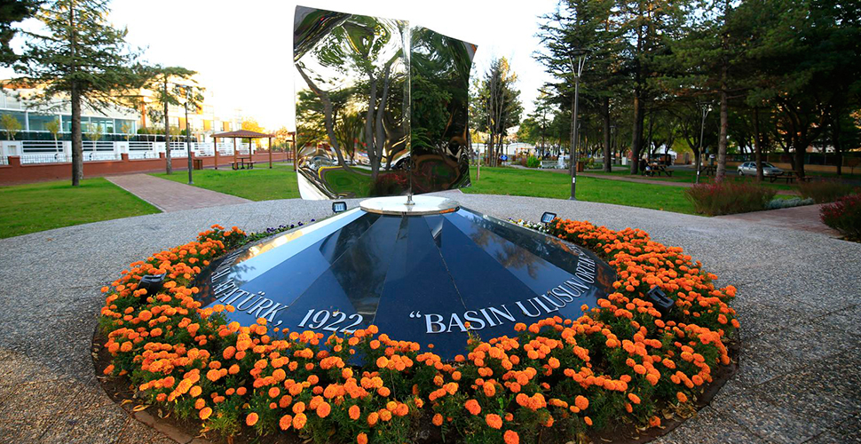 Odunpazarı Belediyesi tarafından yapılan parklar, sıcak yaz günlerinde sizi bekliyor