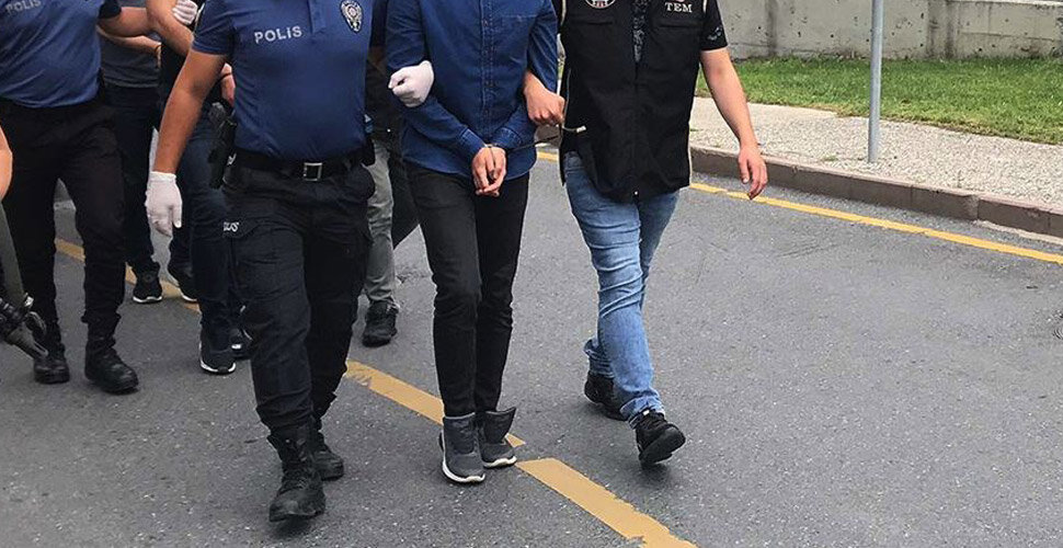 İzmir merkezli FETÖ operasyonunda 6 tutuklama