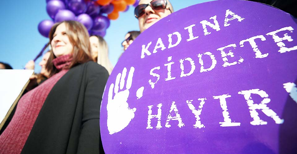 Her gün 38 kadın şiddet butonuna basıyor!