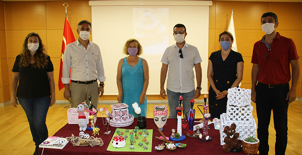 Antalya Büyükşehir Belediyesinin çevreci yarışmasında eserler değerlendiriliyor