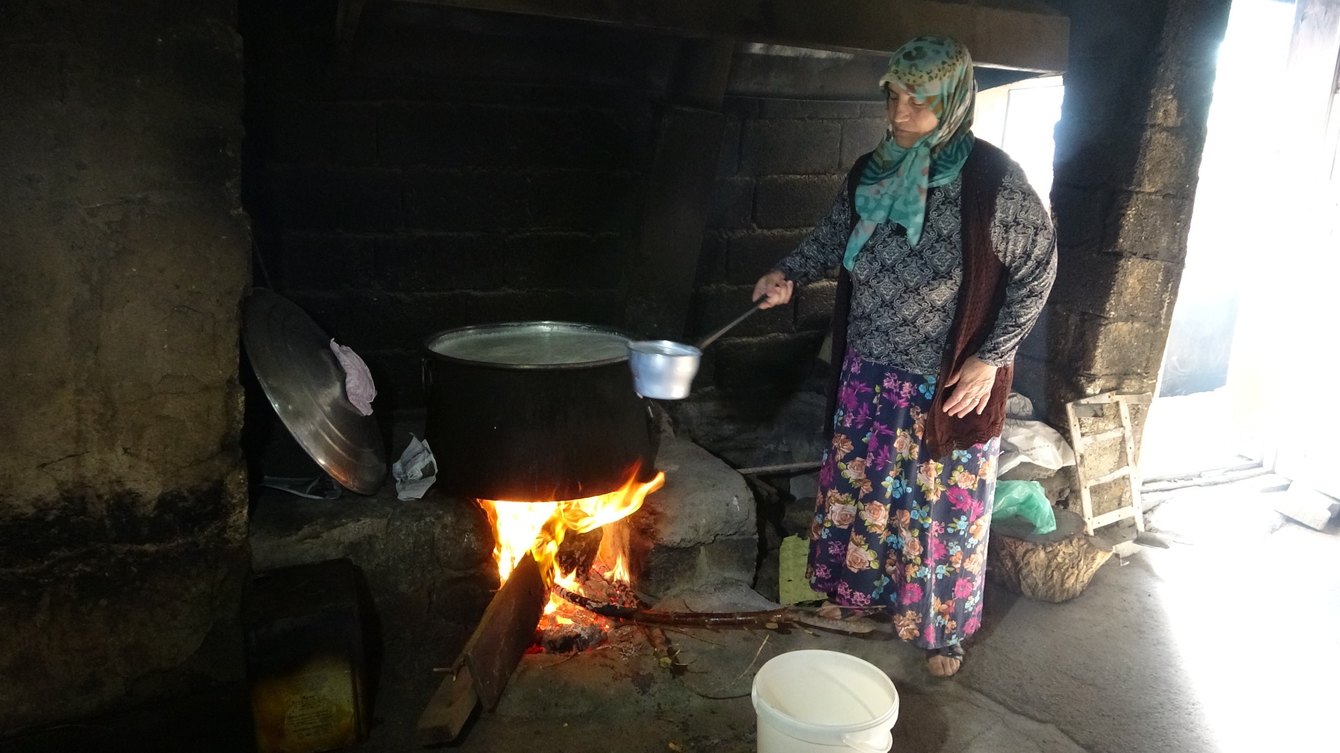 Muş’ta  yaşayan Şadiye Çelik 23 yıl boyunca yoğurt satıp çocuklarını okuttu