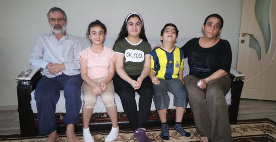 Görme engelli baba Vahdet Erdoğan, çocuklarının tedavisi için yardım bekliyor