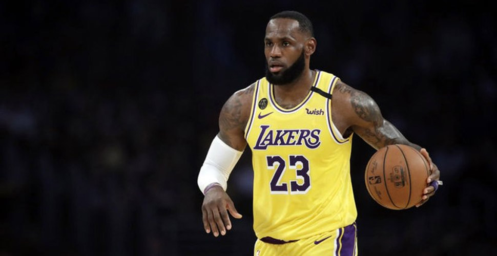 LeBron James'in oyuncu kartı rekor bedelle satıldı
