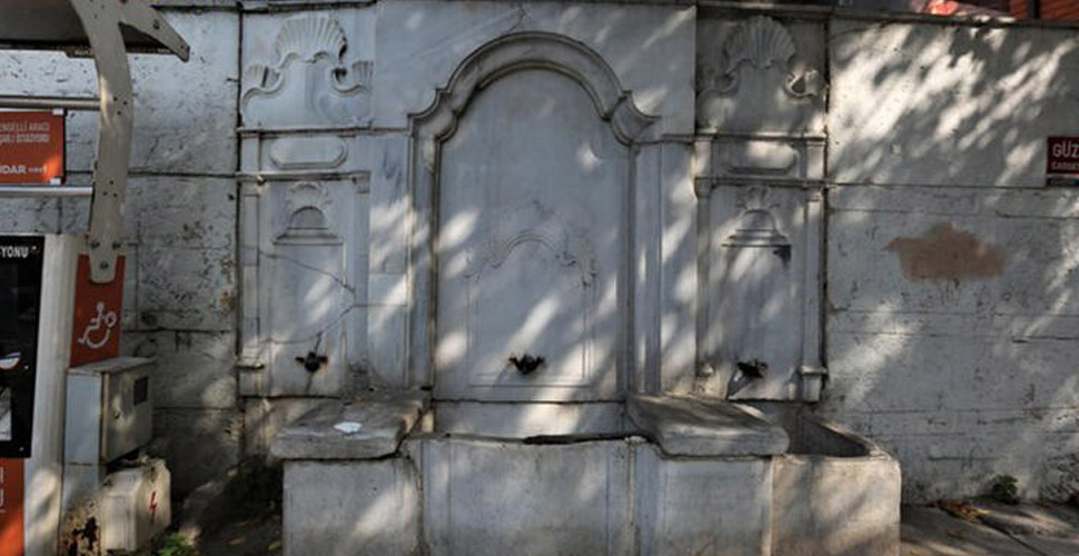 Üsküdar'da 200 yıllık çeşme yerinden söküldü