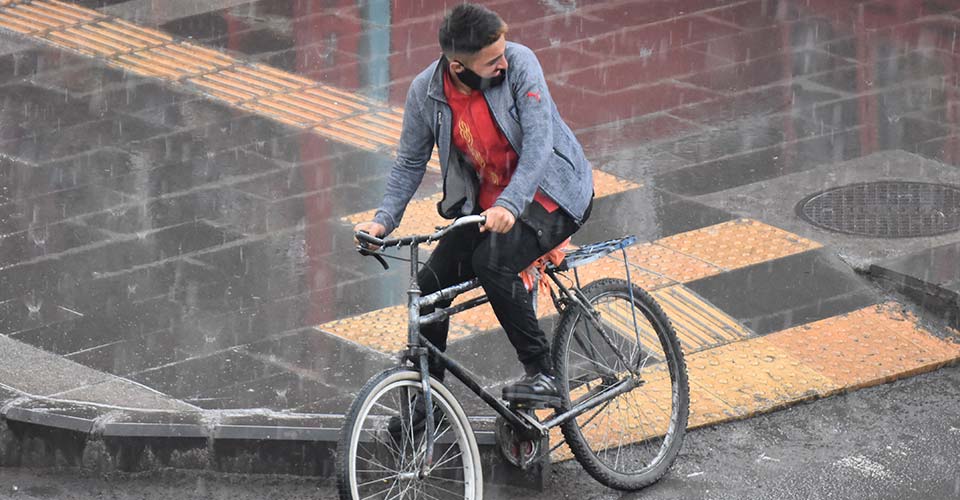 Kars ve Ardahan'a gök gürültülü sağanak geliyor