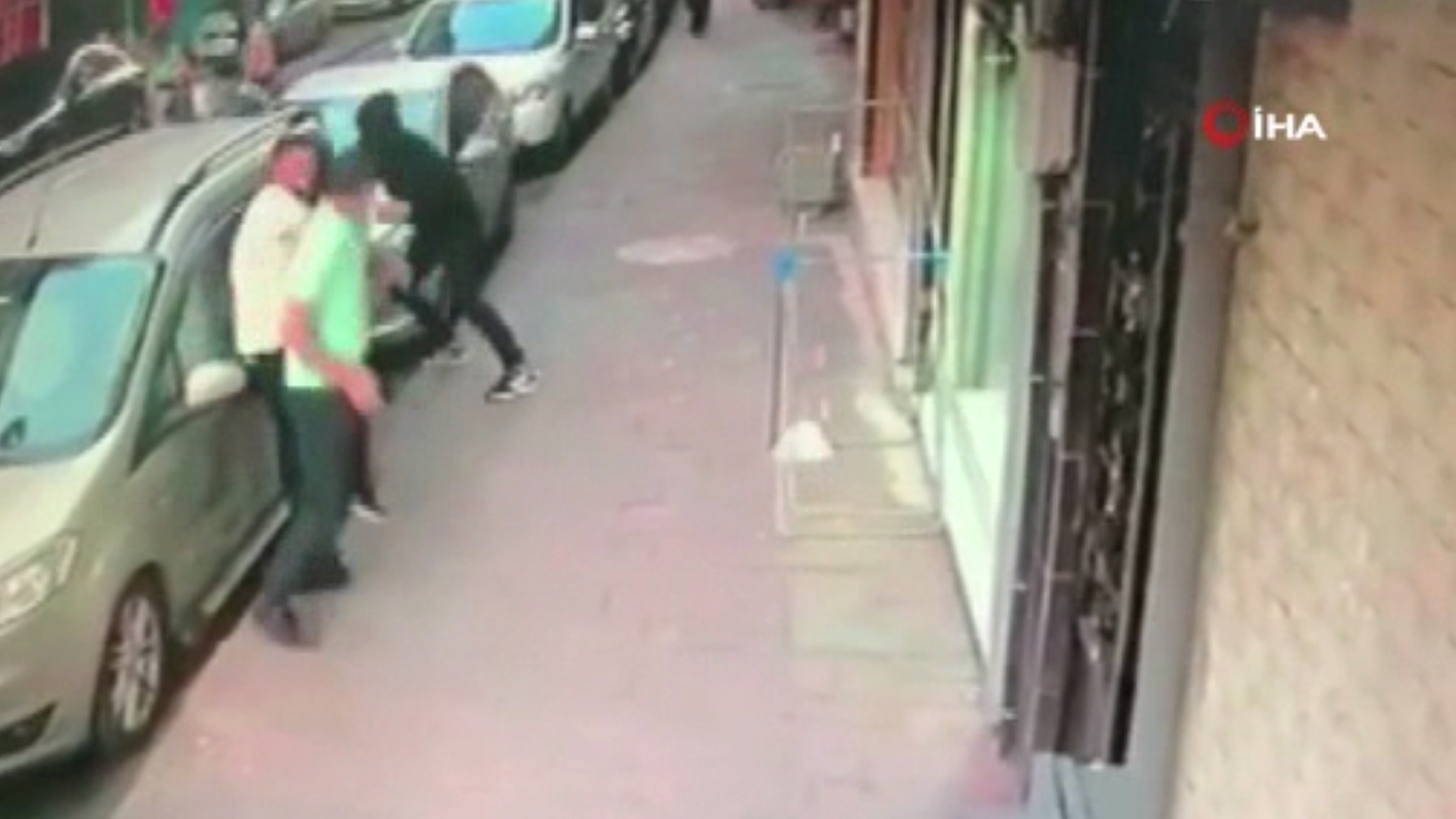 İstanbul’da silahlı saldırı dehşeti kameraya böyle yansıdı
