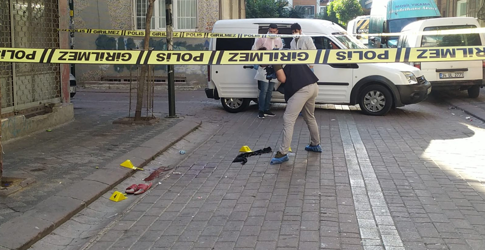 Zeytinburnu'nda 10 ve 18 yaşlarındaki iki kişi vuruldu