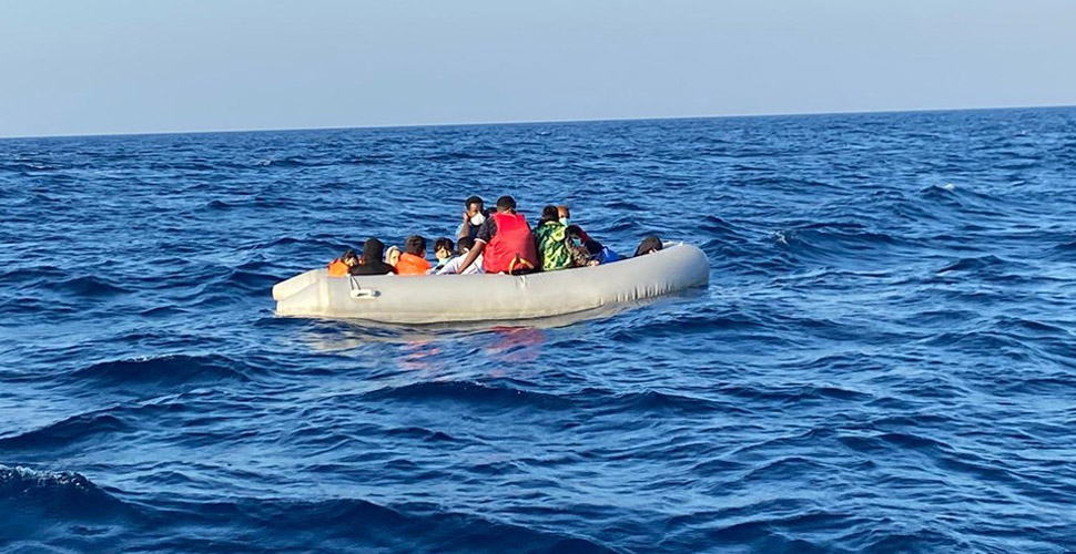 İzmir'de ölüme itilen 36 sığınmacı kurtarıldı