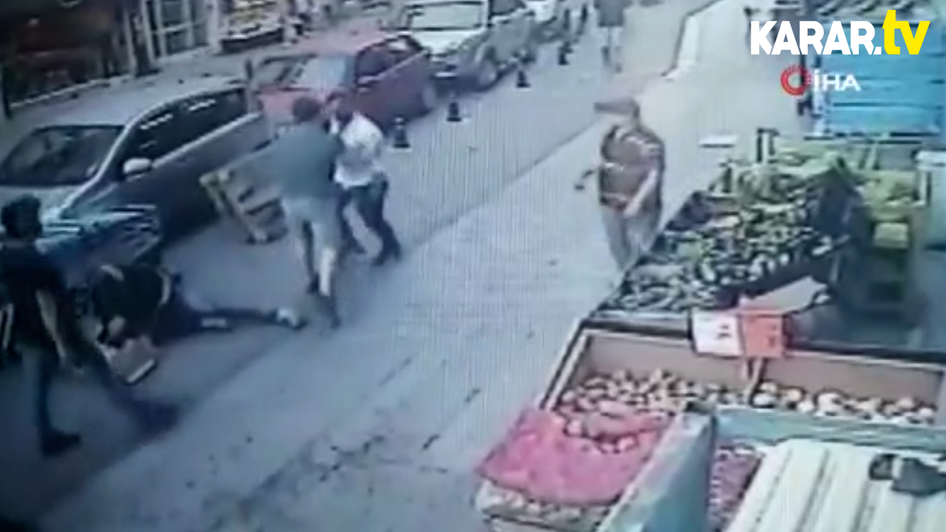 Kadıköy'de bıçaklı dehşet kameraya yansıdı