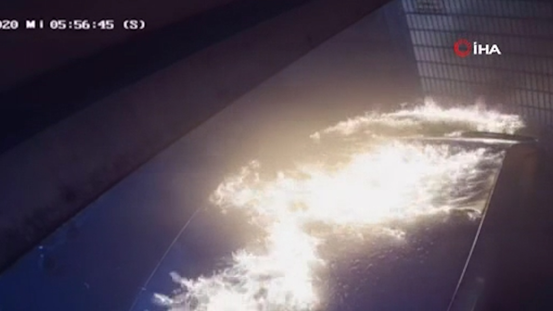 Irkçı Alman Azerbaycanlı vatandaşın aracını kundakladı