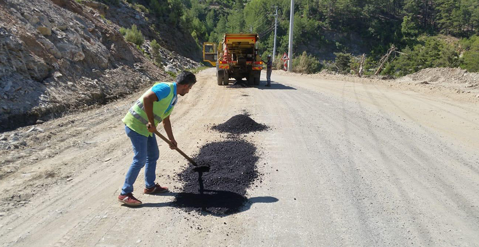 Antala Büyükşehir Belediyesinden Alanya kırsalında yol çalışması
