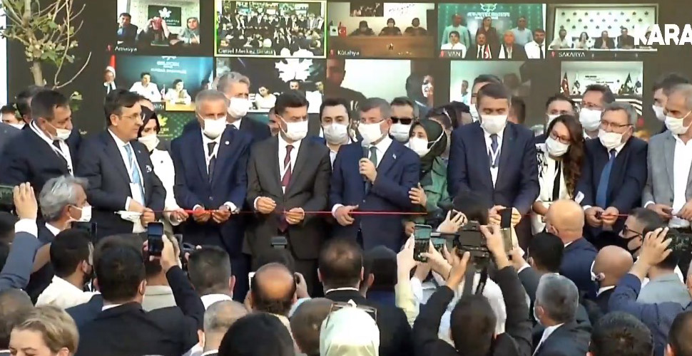 Ahmet Davutoğlu hükümete yüklendi: Eski Türkiye'ye aşık oldular