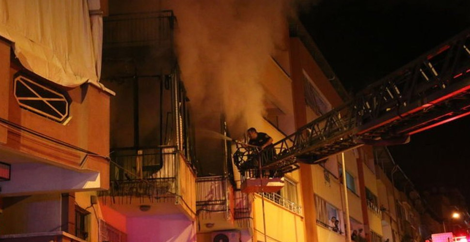 Aydın'da cezaevinden izinli çıkan kişi, babasının evini ateşe verdi