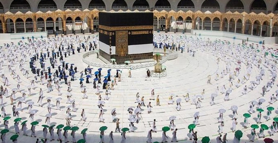 Kabe'ye yeni örtüsü giydirildi