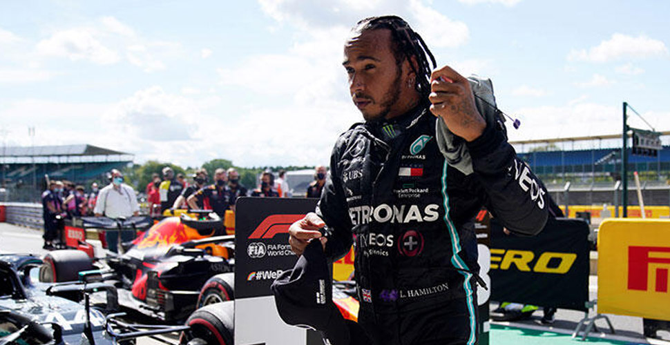Lewis Hamilton, patlak lastikle 'Formula 1'i ilk sırada bitirdi