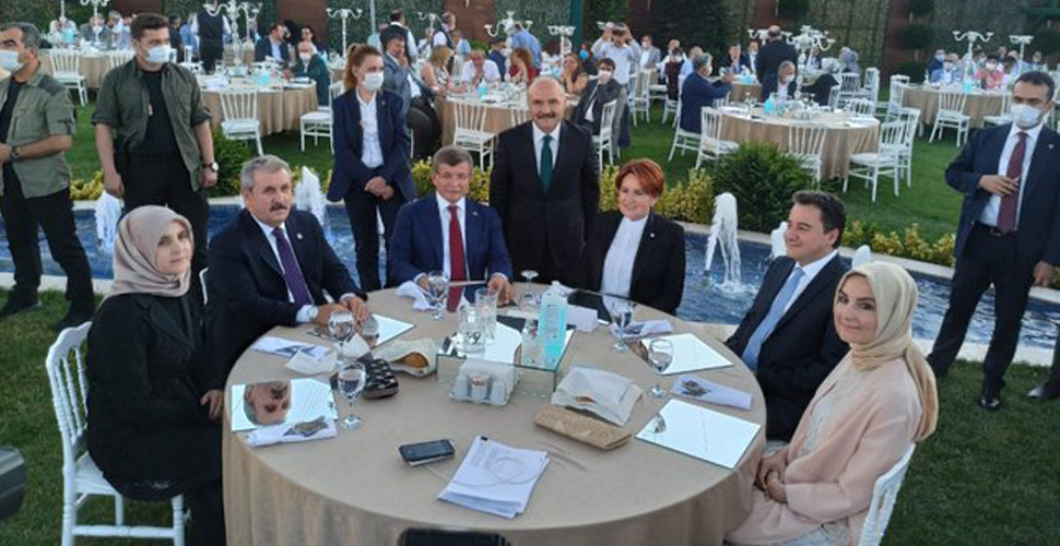 Liderler aynı masada