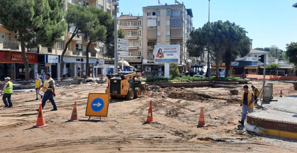 Aydın Büyükşehir Belediyesi Zafer Meydanı’nı yeniliyor