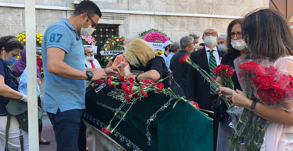 Usta tiyatrocu Üstün Asutay son yolculuğuna uğurlandı