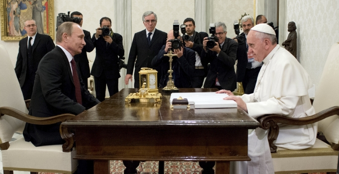 Ajantinli Papa, Rus lider Putin'i Almanca karşıladı