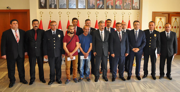 Atalay Filiz’i yakalayan polislere ve ihbar eden vatandaşlara ödül verildi