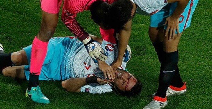 Gökhan Gönül mücadelede talihsiz bir an yaşadı