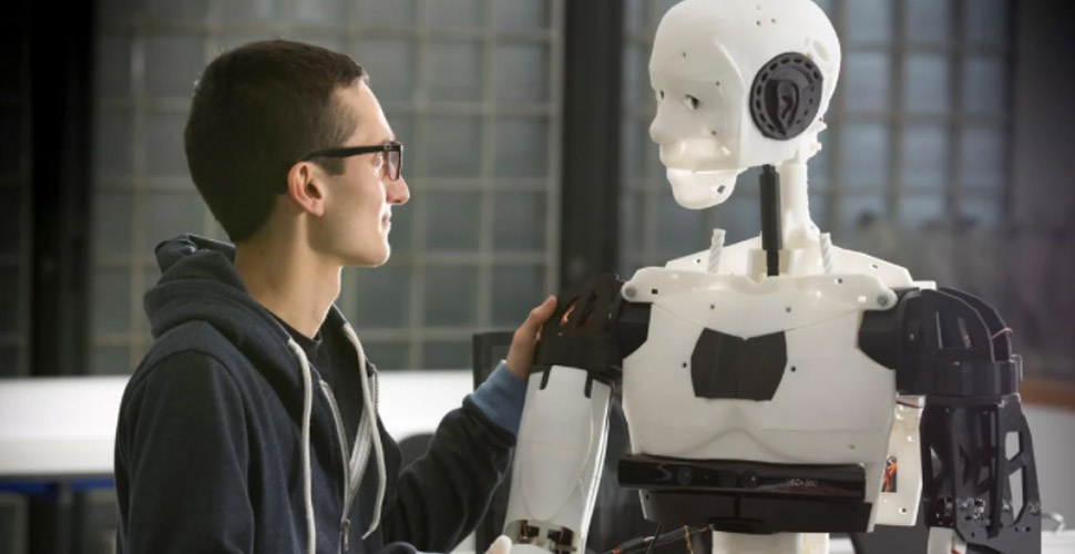 İnsan ile makinenin yaklaşan çatışması