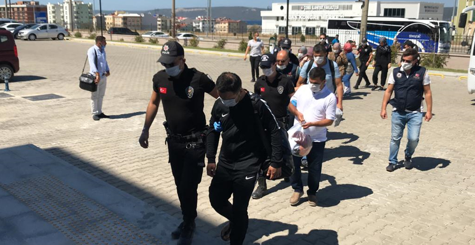 Göçmen botunda 13 FETÖ şüphelisi yakalandı