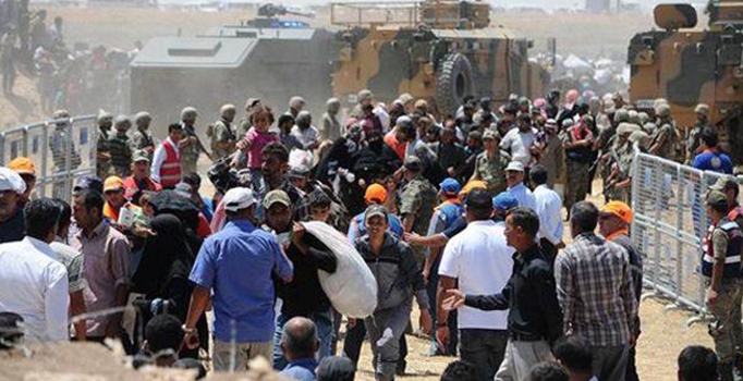 Sınırda bekleyen 3 bin Suriyeli'ye izin çıktı