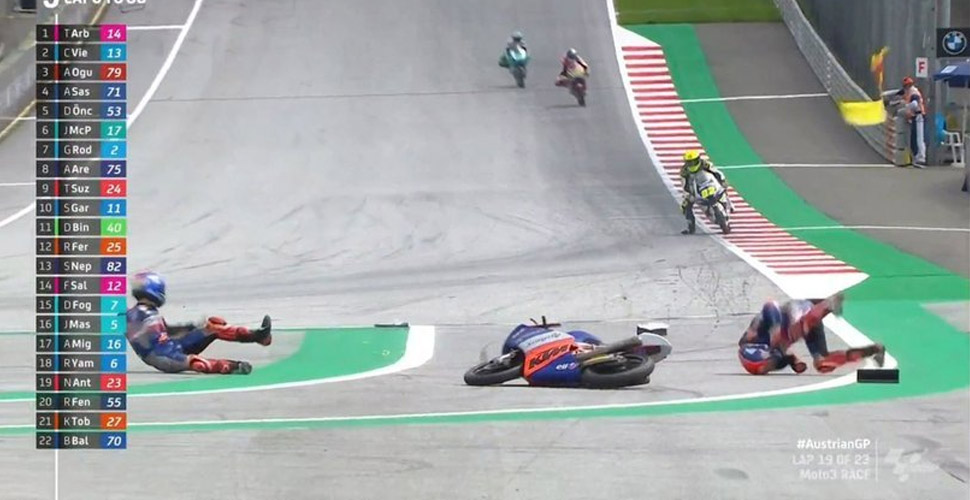 Milli motosikletçi Deniz Öncü, Avusturya yarışında kaza yaptı