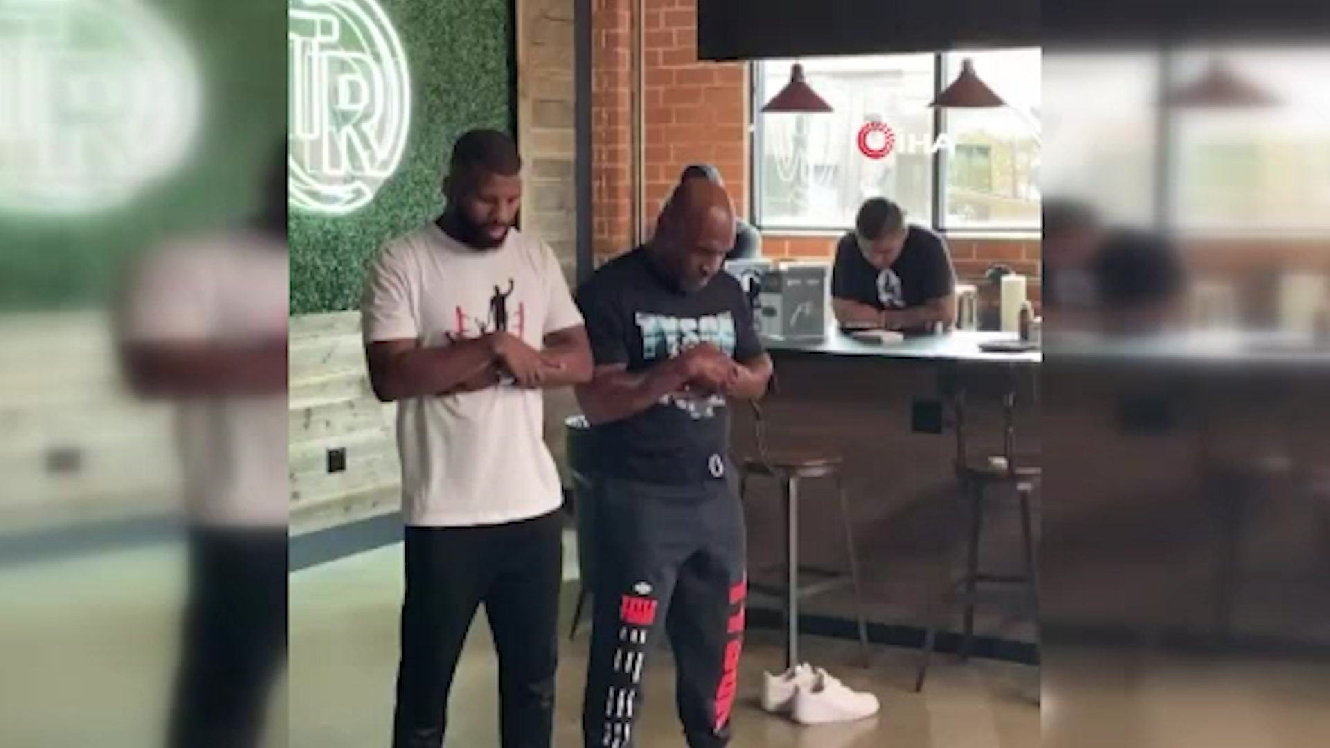 Badou Jack ve Mike Tyson birlikte namaz kıldı