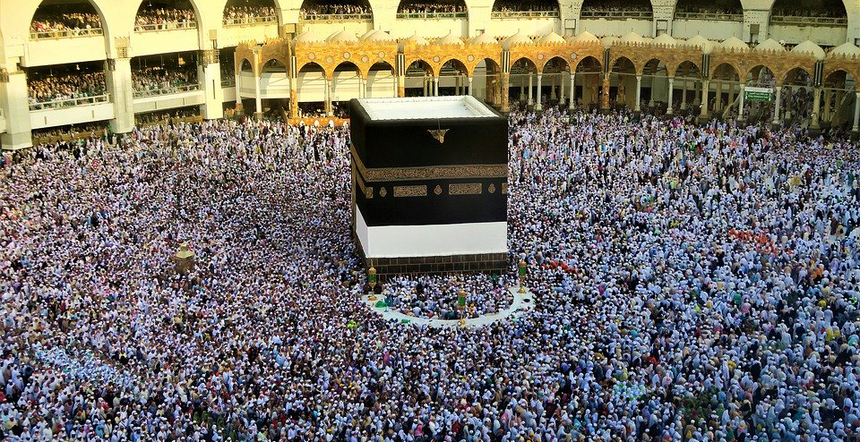 Kabe yeniden ibadete açılıyor