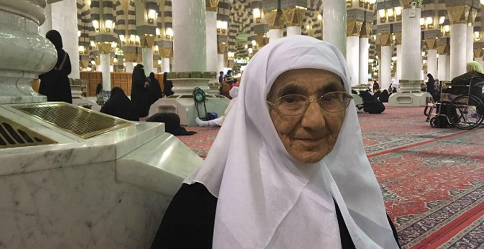 Cumhuriyet tarihinin ilk başörtülü doktoru Ayşe Hümeyra Ökten, Medine'de vefat etti